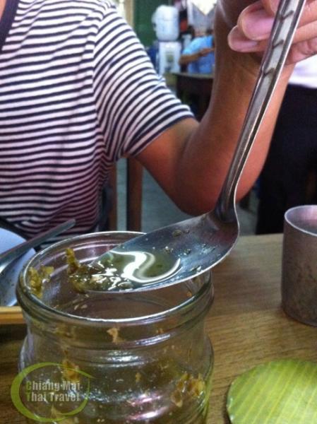 ก๋วยเตี๋ยวแดงโอชา สันป่าข่อย