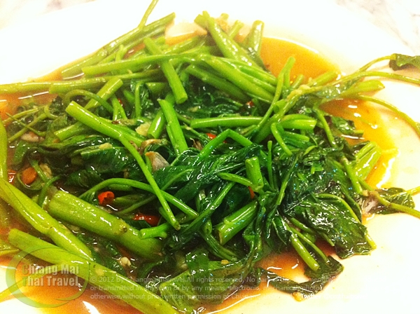 ผัดผักบุ้งไฟแดง